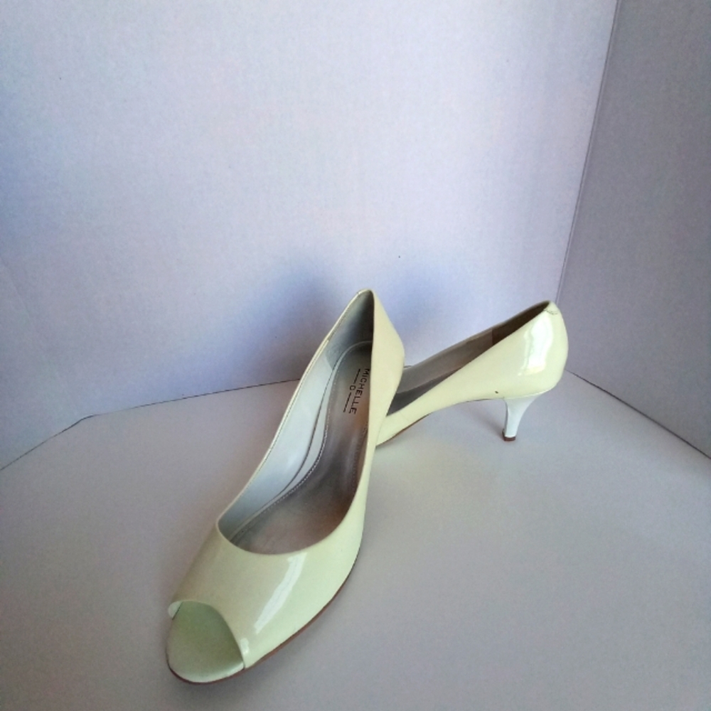 Michelle D White heel pumps size 7 1/2 peep toe Patton